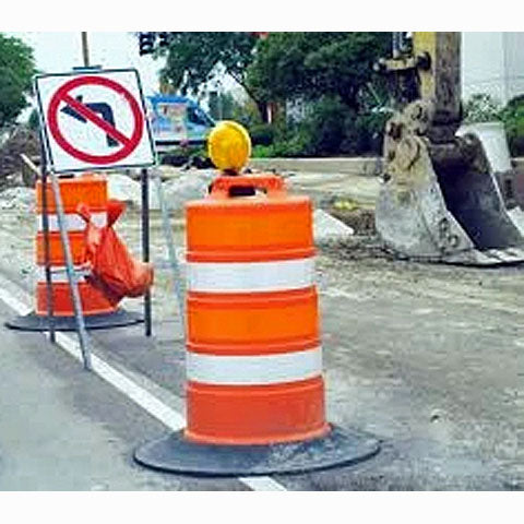 Channelizer Drum in Orange with Sheeting, Tire Base and Barricade Light In Use Image