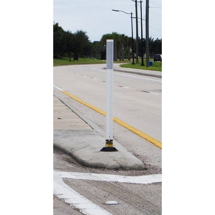 HD 700 Series high Impact Surface Mount Delineator In Use Highway Image